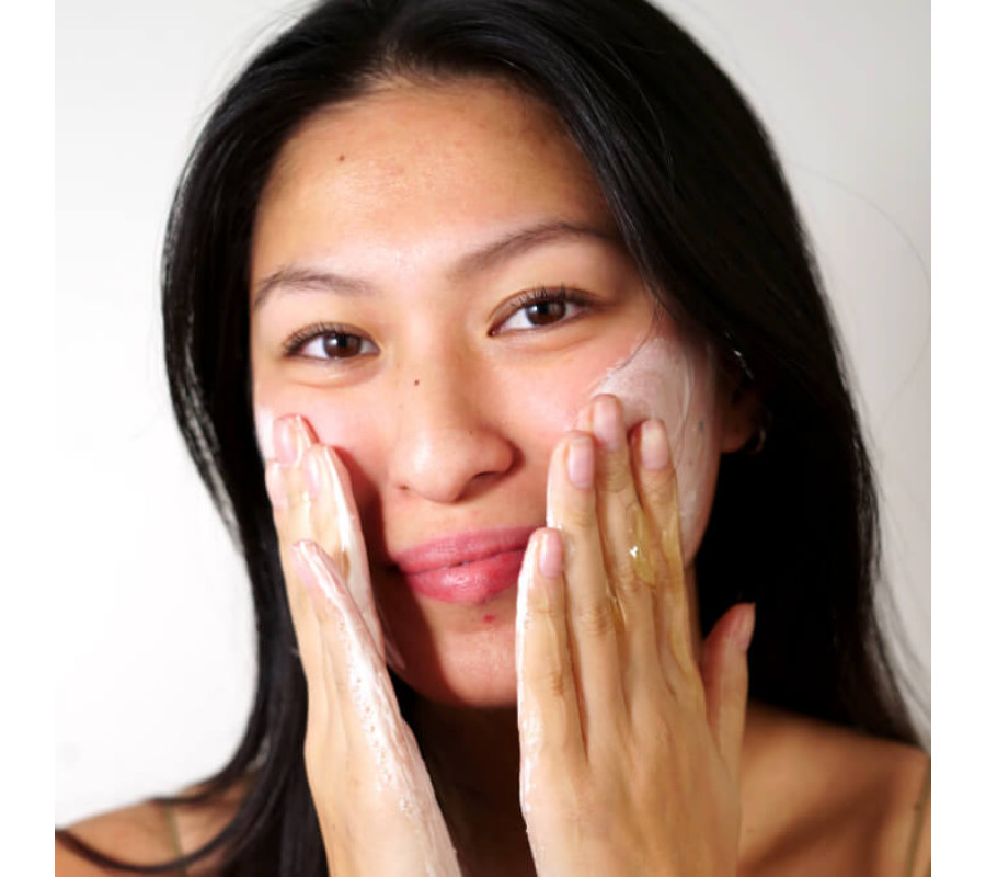 Очищающее средство для лица с ромашковым чаем Chamomile Tea Face Cleanser BYROE, 150 мл