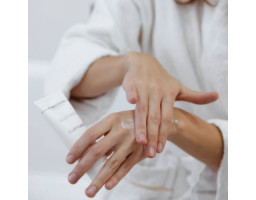 Захисний крем для рук SPF15 Illustrious Hand Cream SPF15 Christina