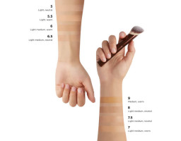 Тональная основа  Ambient Soft Glow Foundation Hourglass, № 7.5  30 мл