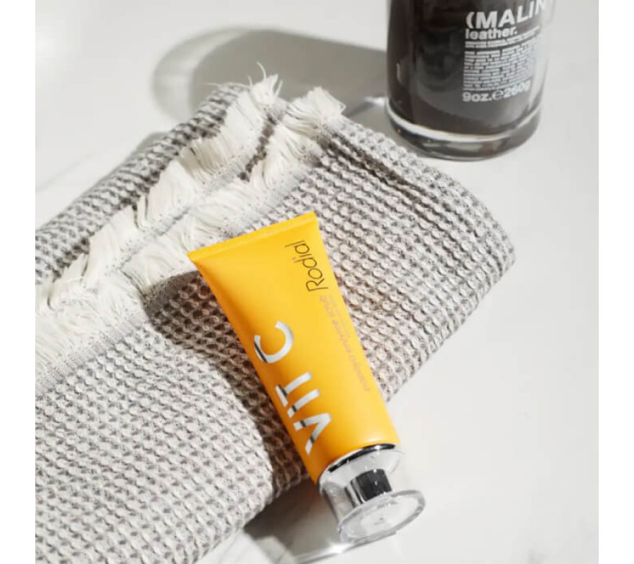 Скраб з ферментами папайї та вітаміном C Vit C Papaya Enzyme Scrub Vitamin C Rodial, 70 мл